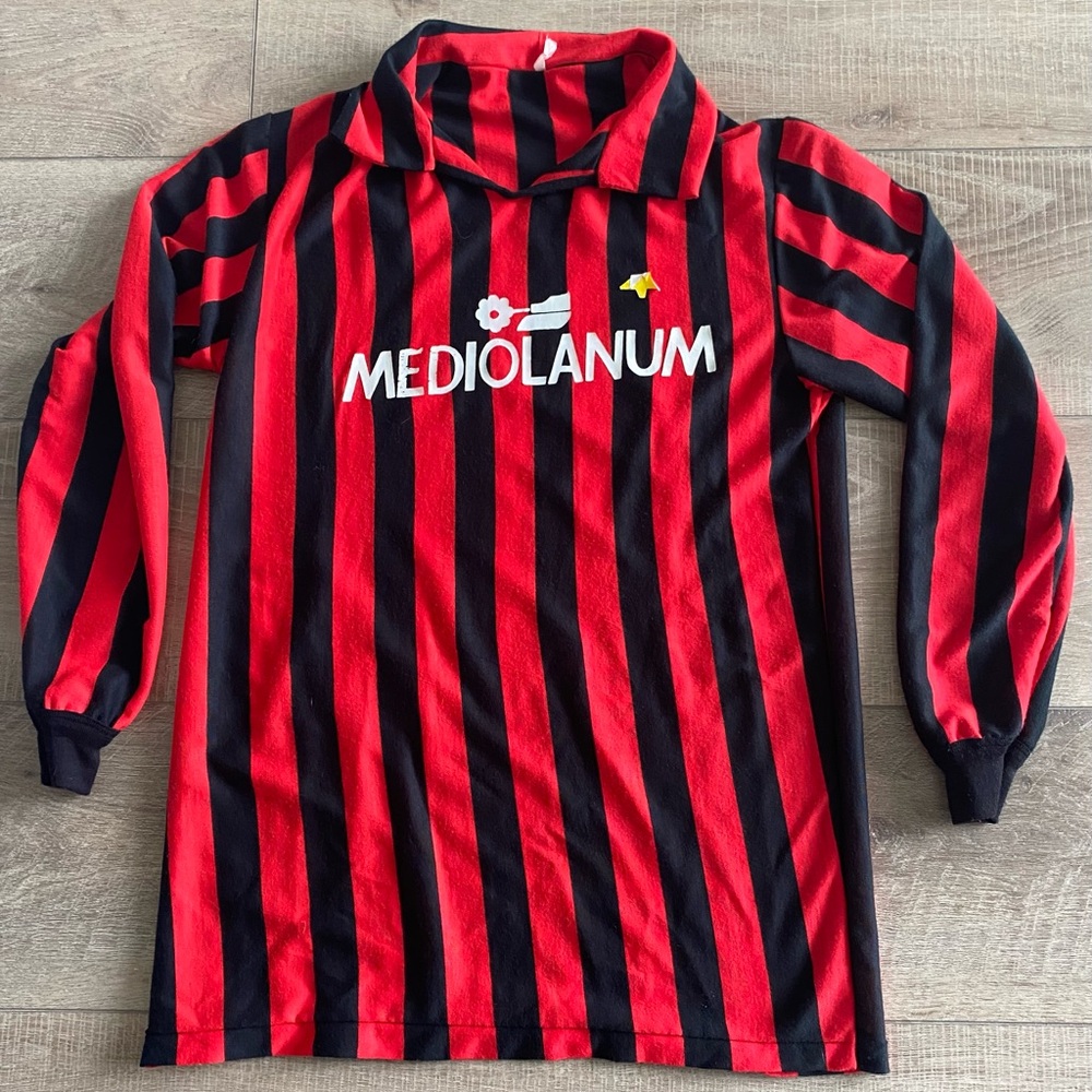 Vintage AC Milan jersey - Late 80’s - Size 6 (fits like men’s LARGE)